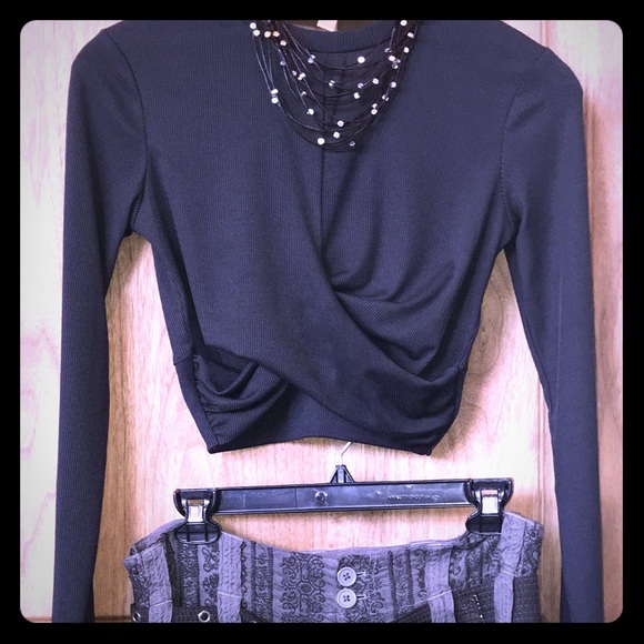 NWT Cute Long Sleeve Crop Top - Picture 1 of 3